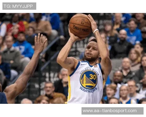 陈林坚状态回暖7投6中砍下15分三分球完美三连击助力球队奋战 陈林坚状态回暖7投6中砍下15分三分球完美三连击助力球队奋战