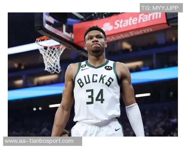 字母哥半场表现受限仅得13分5板3助2断3失误状态堪忧 字母哥半场表现受限仅得13分5板3助2断3失误状态堪忧