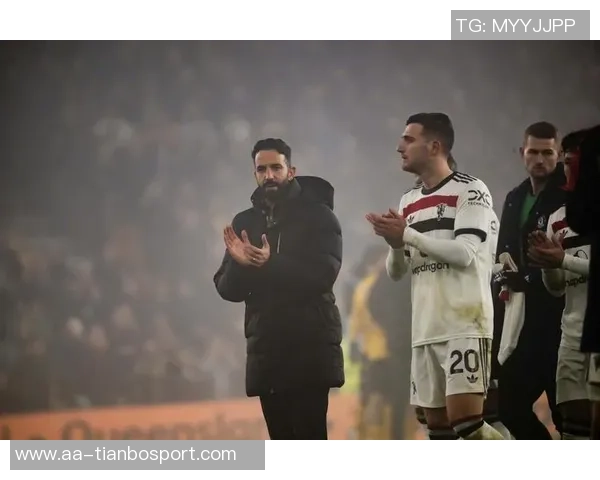 曼联或将选择具备英超执教经验的新主帅以重振球队士气 曼联或将选择具备英超执教经验的新主帅以重振球队士气